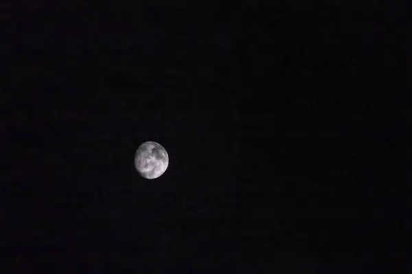 Bulan purnama yang indah dengan awan — Stok Foto