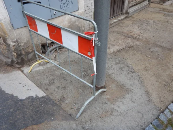 Reconstrucción de una calle con instalación de tuberías — Foto de Stock