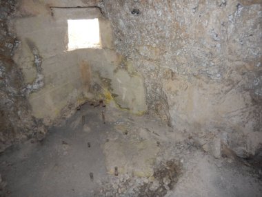 Eski savaş tünel sass di çekirdeğiyle dolomites içinde