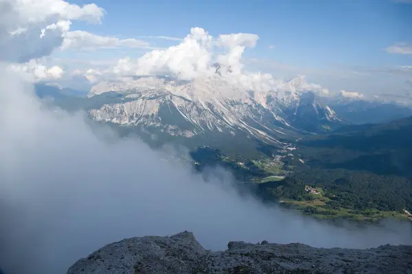 Bela paisagem montanhosa de Dolomitas — Fotografia de Stock