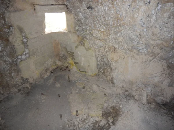 Eski savaş tünel sass di çekirdeğiyle dolomites içinde