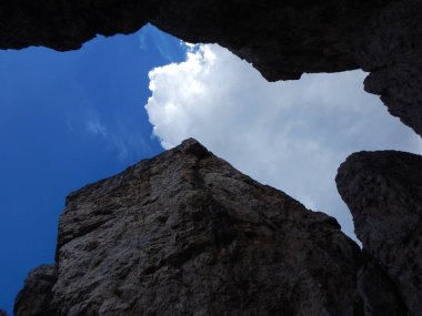 dolomites içinde Cinque torri kaya