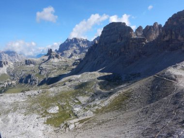 climbing in tre cime di lavaredo in dolomites