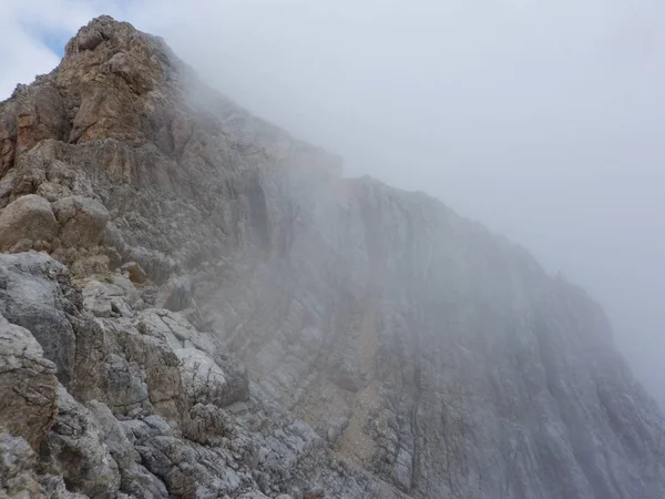Dağcılık Tofana cephedeki dolomites içinde