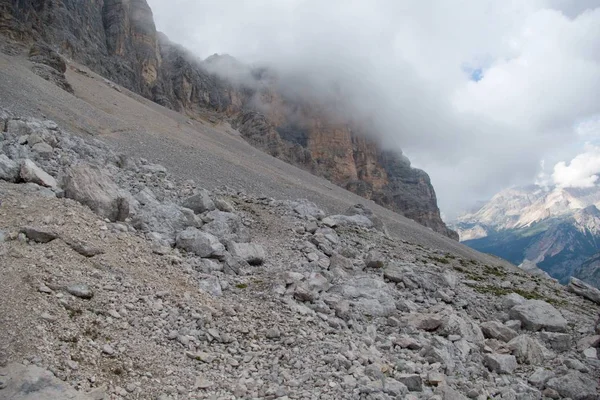 Dağcılık Tofana cephedeki dolomites içinde