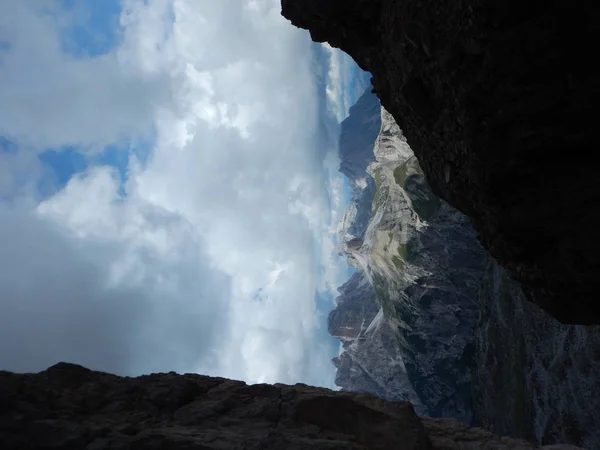 Climbing in tre cime di lavaredo in dolomites — Φωτογραφία Αρχείου