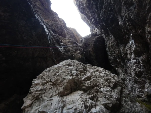 Climbing in tre cime di lavaredo in dolomites — Zdjęcie stockowe