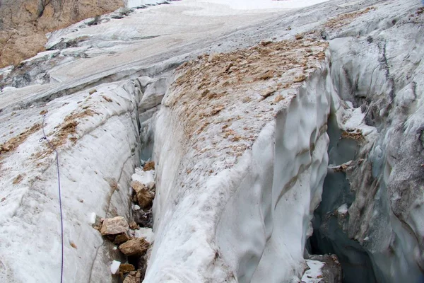 Wspinaczka na lodowiec marmolada w Dolomitach — Zdjęcie stockowe