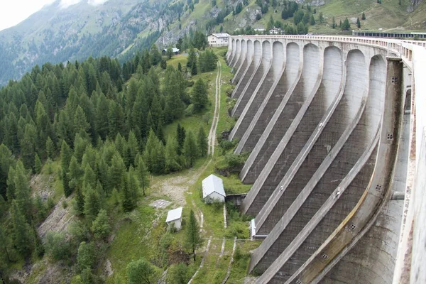 Jezioro fedaia w Dolomity, Marmolada — Zdjęcie stockowe