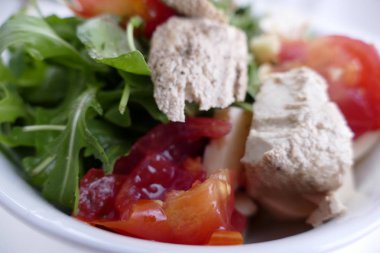 sağlıklı bir çerez olarak taze çiğ sebze salatası