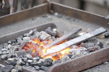 Demirci wotk çekiç ve sıcak demir ile