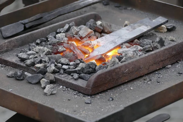 Demirci wotk çekiç ve sıcak demir ile