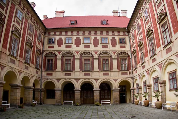 Château historique avec jardin et parc à Libochovice — Photo