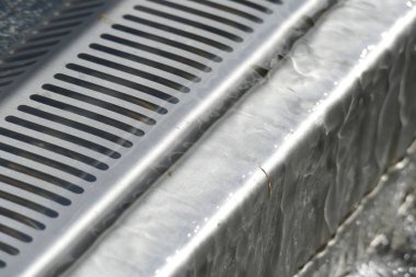 bir havuzda bir Semazen su doku