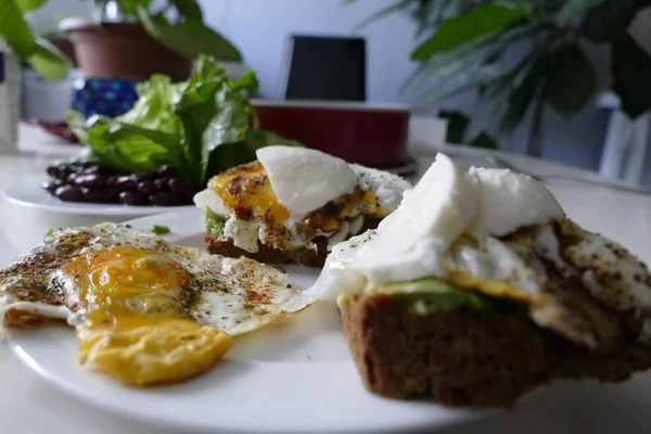 계란 치즈와 콩 빵 만든 reakfast — 스톡 사진