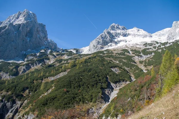 Caminata de otoño a montaña priel más gruesa — Foto de Stock