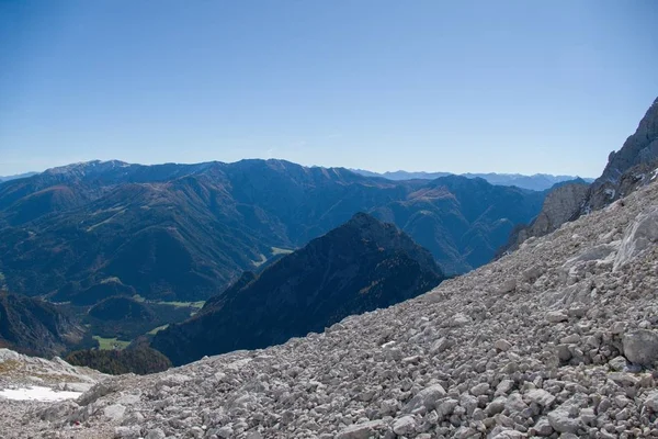 Caminhada de outono para a montanha priel mais grosseiro — Fotografia de Stock