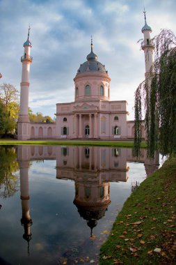 Schwetzingen Sarayı Bahçesi ve cami
