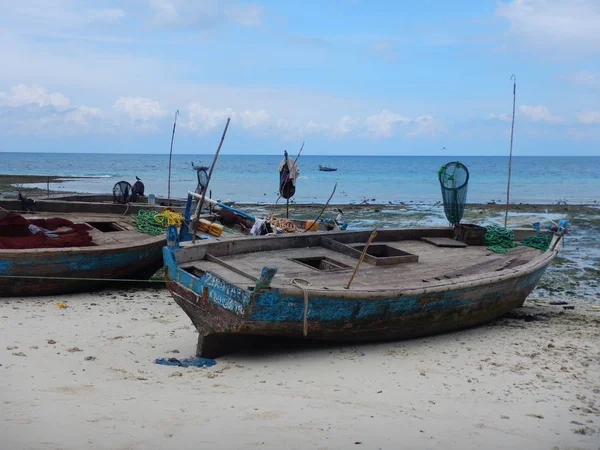 Barco de pesca tradicional em Zanzibar — Fotografia de Stock