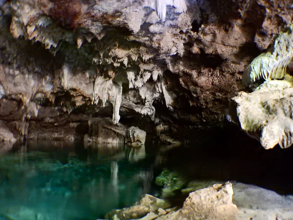 Hidden limestone cave in zanzinar — Stock Photo, Image