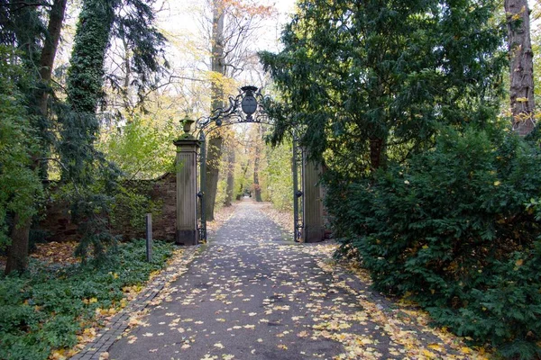 Parque del kerlsruhe schloss en Alemania — Foto de Stock