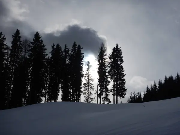 Bellissimo paesaggio invernale nelle Alpi — Foto Stock