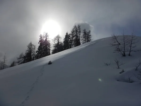 Όμορφο χειμωνιάτικο τοπίο στις Άλπεις — Φωτογραφία Αρχείου