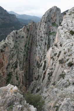 el Chorro Andalusia içinde etrafında güzel kayalık bölge
