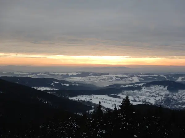 チェコのクルコノシェ山脈のロマンチックな夕日 — ストック写真
