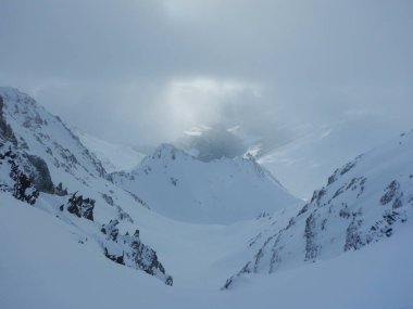 skitouring güzel karlı Alpleri'nde