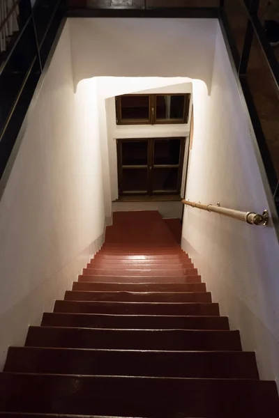 Dark old staircase in a historic building — Stock Photo, Image