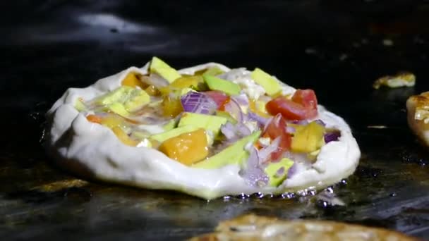 Zanzibar Pizza Een Koekenpan Forodhani Tuin — Stockvideo