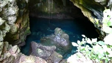 zanzibar ortasında bir gizli kireçtaşı mağara