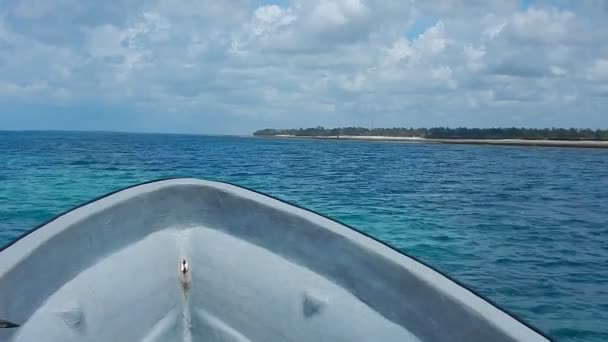 Boad Pesca Plástico Flotante Las Olas Mar Azul — Vídeos de Stock