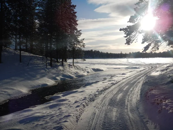 Παγωμένη Λίμνη Στη Βόρεια Της Λαπωνίας Στη Φινλανδία — Φωτογραφία Αρχείου