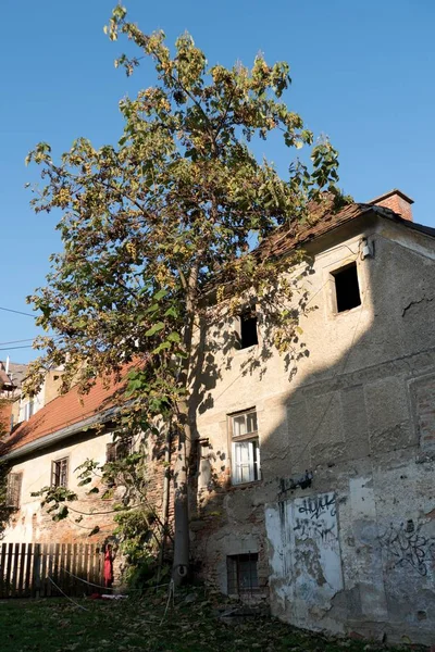 Antigua casa en la ciudad eslovena — Foto de Stock