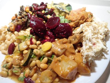 Taze sebze salatası.