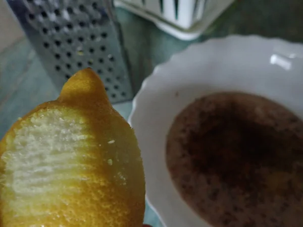 Preparação e cozimento de pão de gengibre de chocolate caseiro — Fotografia de Stock