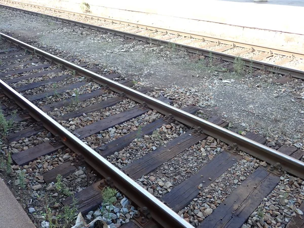 Trilho de ferro vazio para comboio — Fotografia de Stock