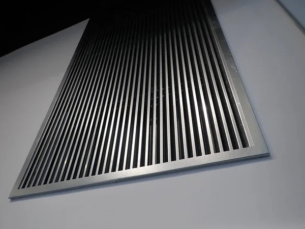 Una rejilla de ventilación interior en una pared — Foto de Stock