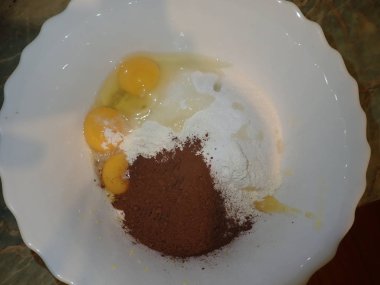  Ev yapımı zencefilli ekmeğin mutfak hazırlığı