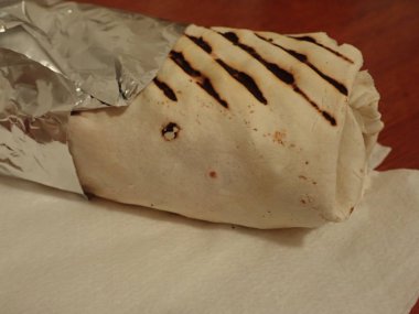   Kebap tortilla sokak yemekleri paket olsun.