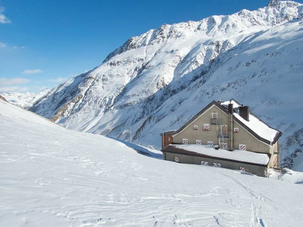 Belo dia de skitouring em otztal alpes na Áustria — Fotografia de Stock