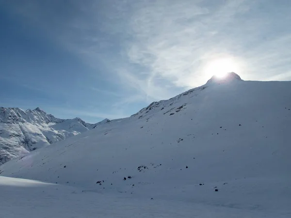Hermoso día de skitouring en otztal alpes en austria — Foto de Stock