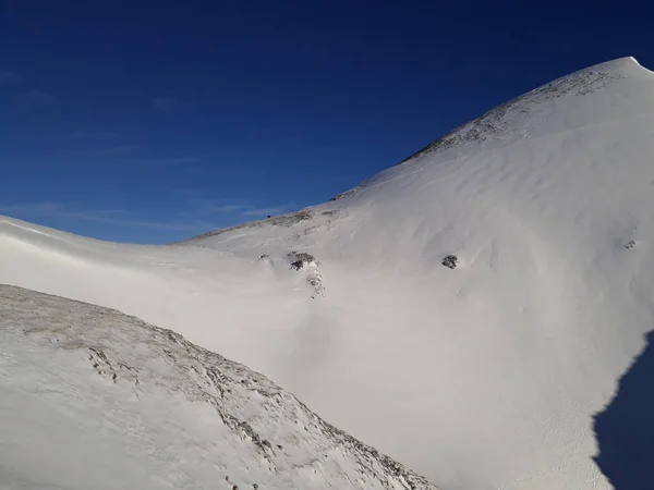 Musim dingin skitouring areaarounf Laufener hutte in tennengebirge in austria — Stok Foto