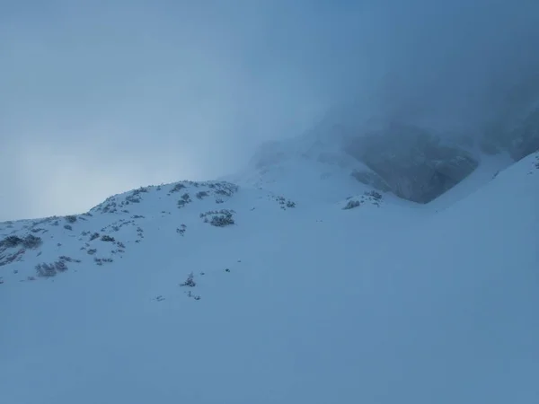 Vinter skitouring område arounf Laufener hutte i tennengebirge i austrien — Stockfoto