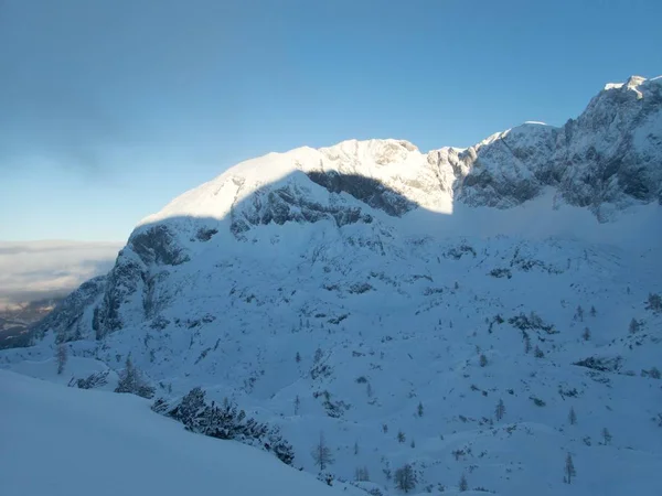 Winterskigebiet rund um die Laufener Hütte im tennengebirge in Österreich — Stockfoto