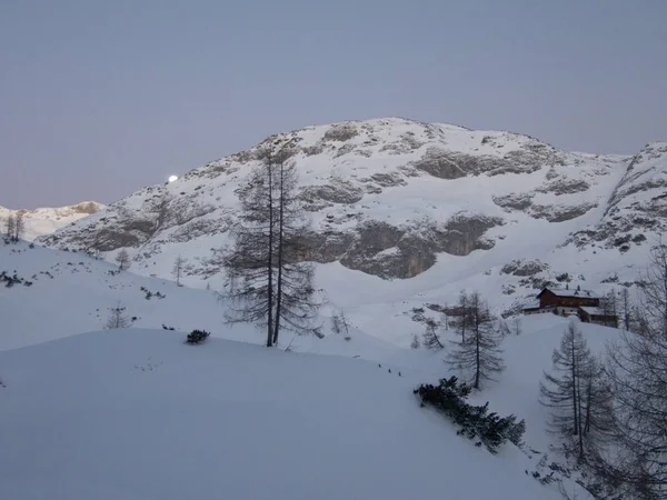 Inverno skitouring areaarounf Laufener hutte em tennengebirge na Áustria — Fotografia de Stock