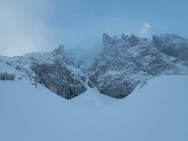 Winter skitouring areaarounf Laufener hutte in tennengebirge in austria — 스톡 사진