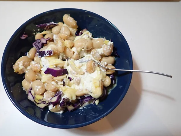 Salada de legumes e legumes com creme — Fotografia de Stock